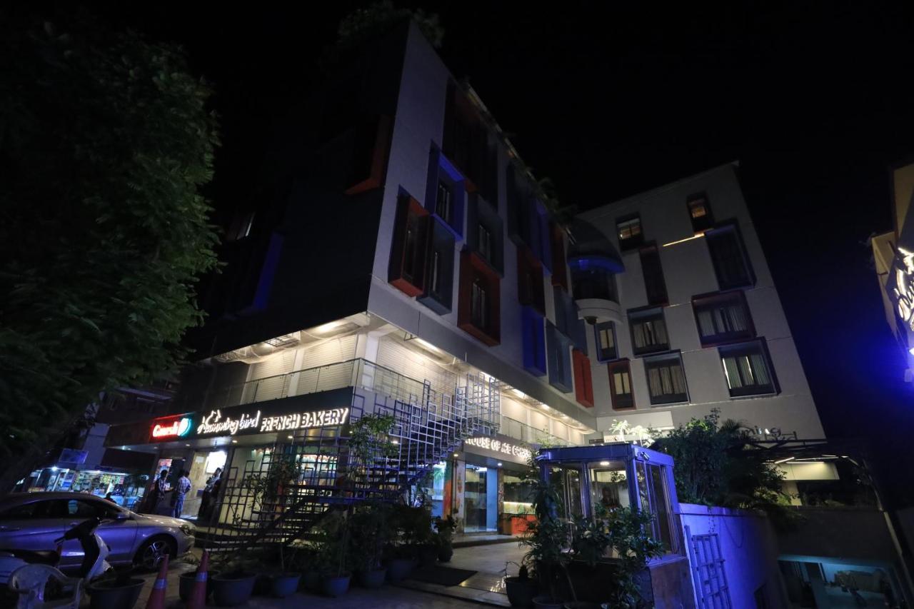 Humming Bird Hotel & Banquet Anand Exterior photo
