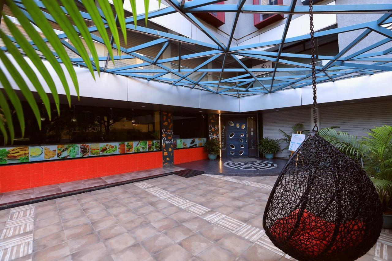 Humming Bird Hotel & Banquet Anand Exterior photo