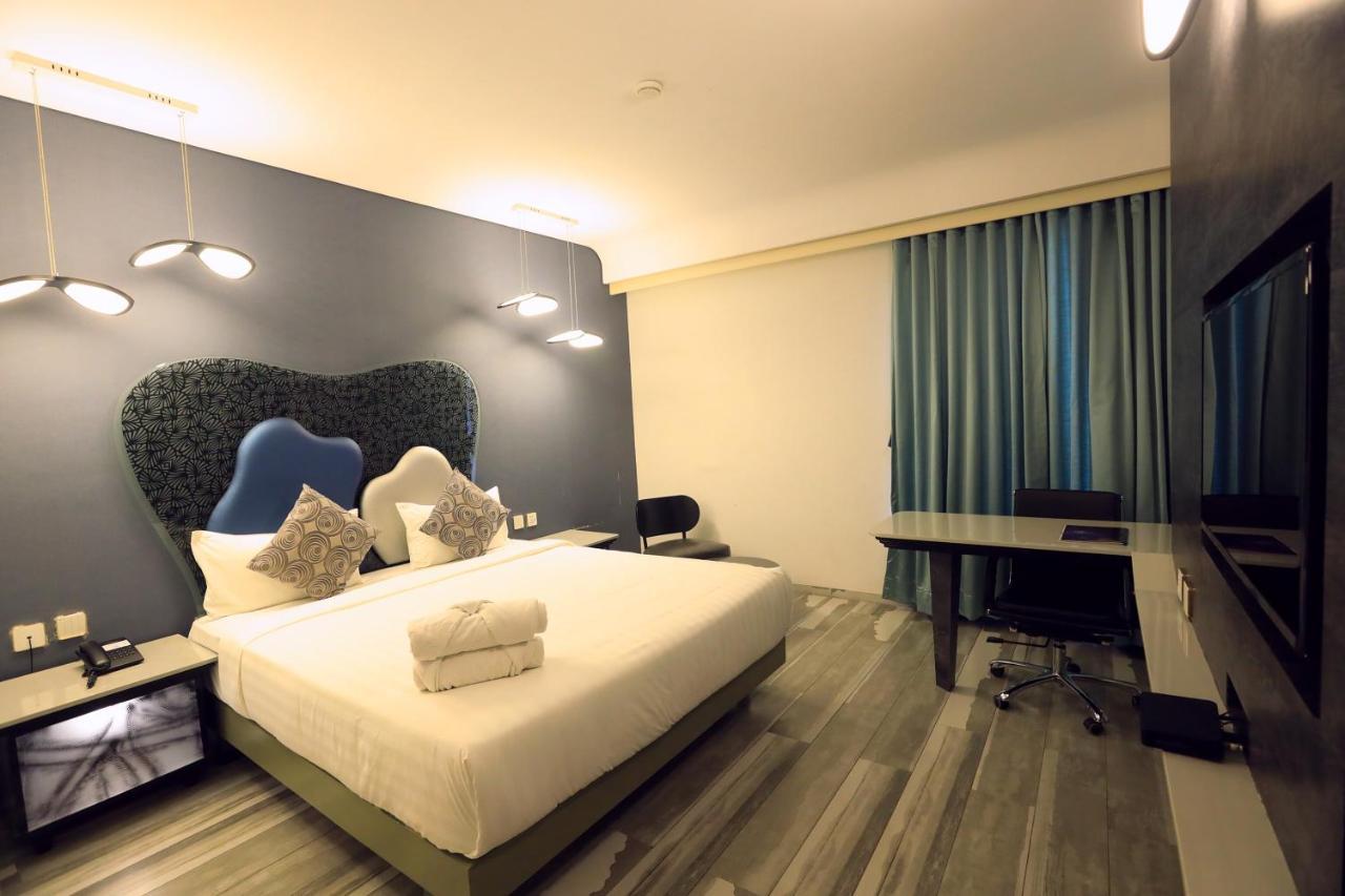 Humming Bird Hotel & Banquet Anand Exterior photo